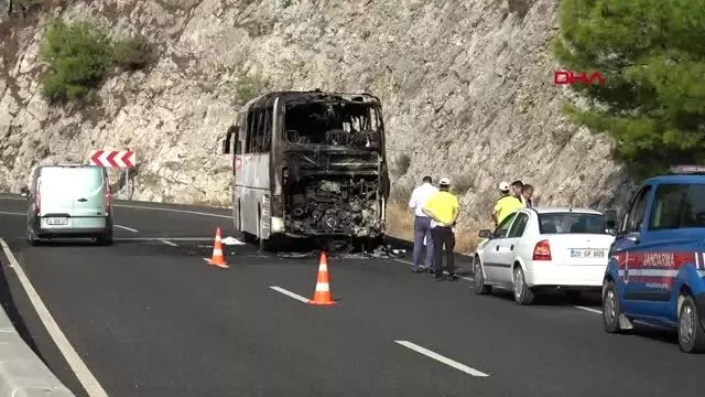 Muğla hareket halindeki yolcu otobüsünde yangın çıktı Muğla hareket halindeki yolcu otobüsünde yangın çıktı