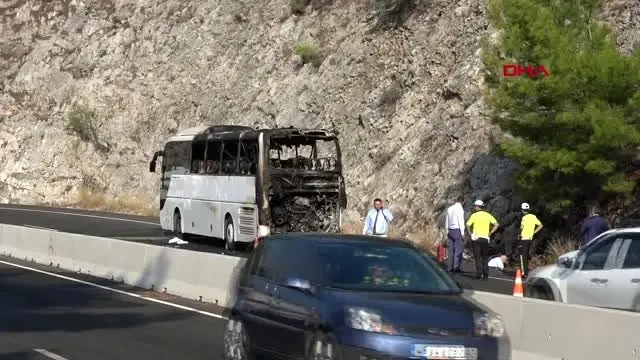 Muğla hareket halindeki yolcu otobüsünde yangın çıktı Muğla hareket halindeki yolcu otobüsünde yangın çıktı