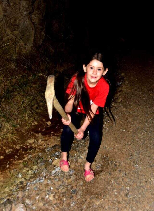 Muğla kızının okula gidebilmesi için veresiye yol yaptırdı