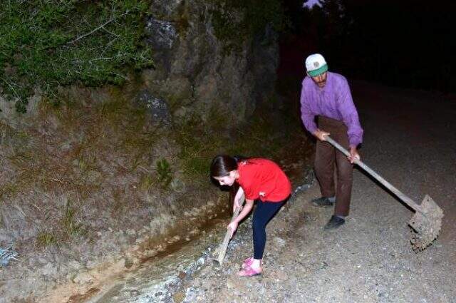 Muğla kızının okula gidebilmesi için veresiye yol yaptırdı