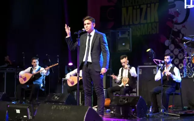 Osmangazi'de mikrofon gençlerde Osmangazi'de mikrofon gençlerde