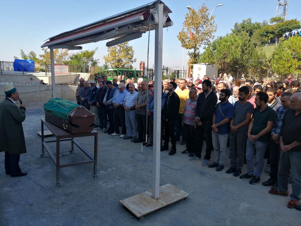 Polis aracına bombalı saldırı düzenleyen teröristin cenazesi cemevinden kaldırıldı