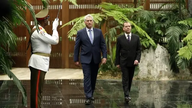 Rusya Başbakanı Medvedev'den Küba ziyareti