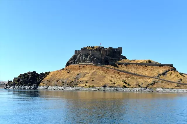 Tarihi Pertek Kalesi turistlerin uğrak yeri olacak Tarihi Pertek Kalesi turistlerin uğrak yeri olacak