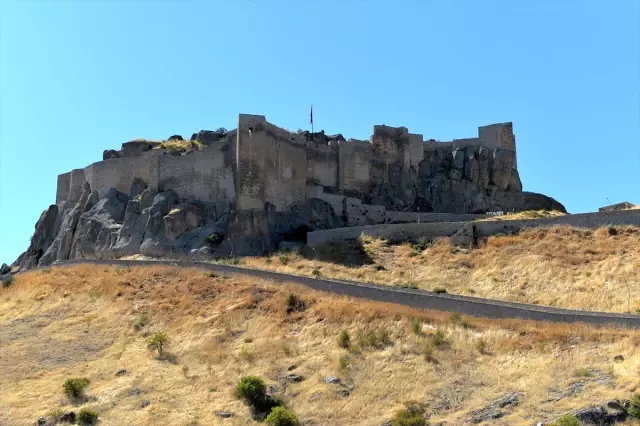 Tarihi Pertek Kalesi turistlerin uğrak yeri olacak Tarihi Pertek Kalesi turistlerin uğrak yeri olacak