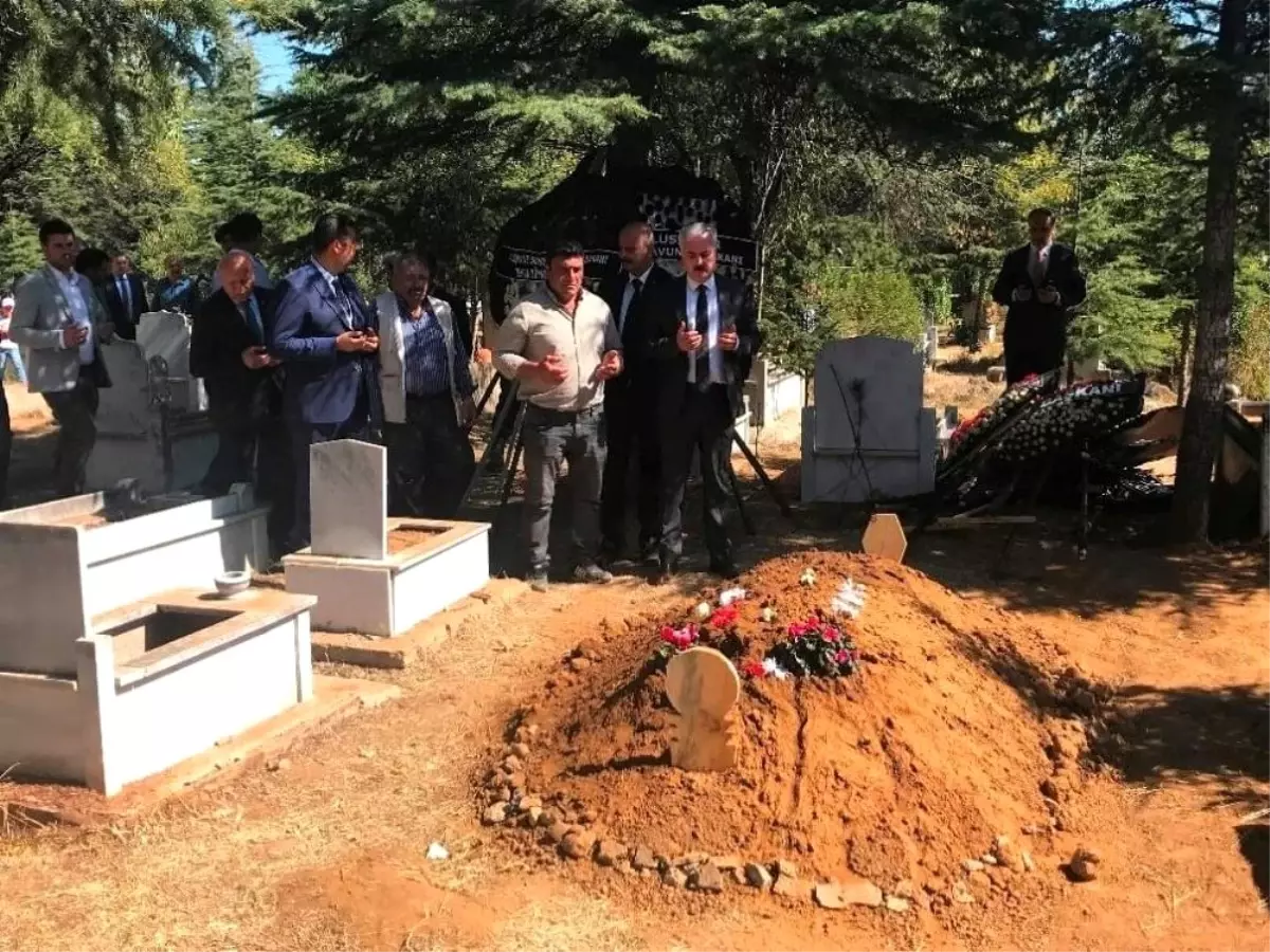 Vali Seymenoğlu'dan şehit ailesine taziye ziyareti