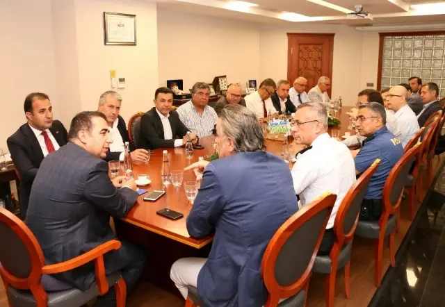 Yeni kaymakam 'devler' ile buluştu