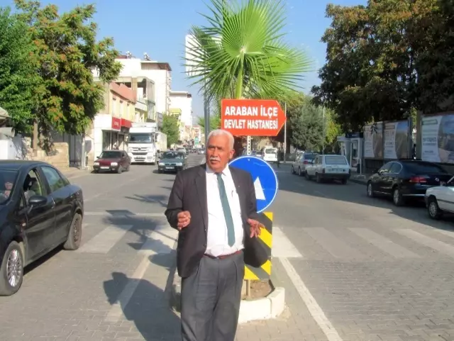63 yıllık ilçenin trafik lambası talebi