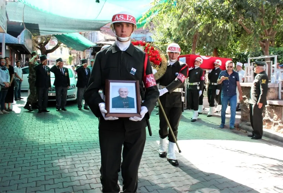 99 yaşındaki gazi, askeri törenle uğurlandı
