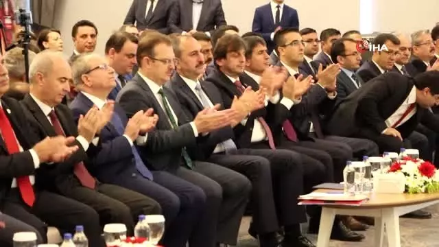 Adalet Bakanı Abdulhamit Gül: 'Siyasi ve ekonomi istikrar kadar hukuk istikrarı da çok önemli' Adalet Bakanı Abdulhamit Gül: 'Siyasi ve ekonomi istikrar kadar hukuk istikrarı da çok önemli'
