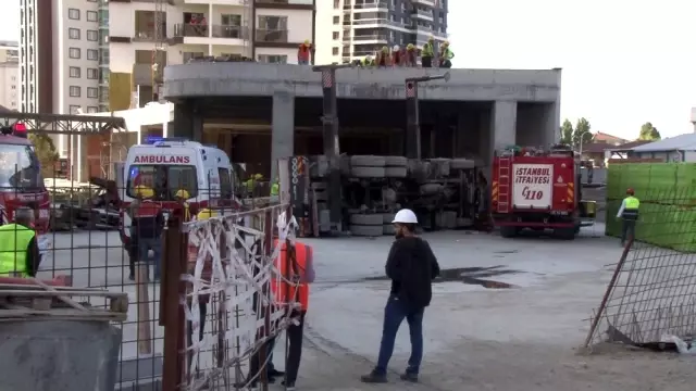 Bağcılar Göztepe Mahallesinde bir inşaatta çalışan vinç devrildi. Bağcılar Göztepe Mahallesinde bir inşaatta çalışan vinç devrildi.