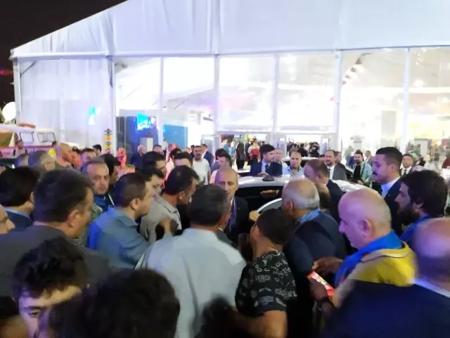 Bakan Turhan 'Trabzon Günleri'ni ziyaret etti Bakan Turhan 'Trabzon Günleri'ni ziyaret etti