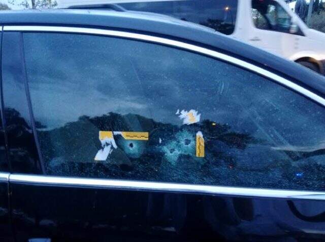 Bakırköy'de lüks otomobile silahlı saldırı: Sürücü yaralı