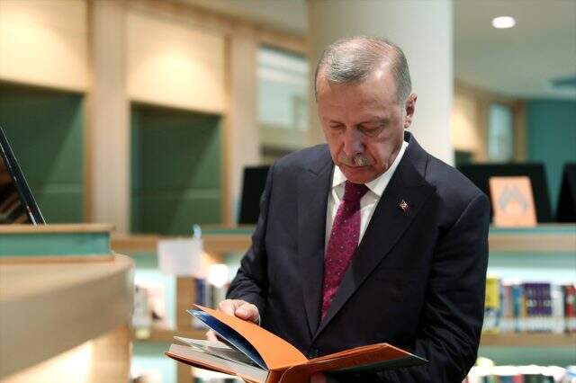 Cumhurbaşkanlığı Kütüphanesi'ni inceleyen Erdoğan: Çok yakında milletimizin hizmetinde olacak
