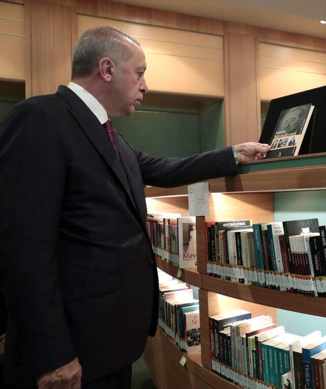 Cumhurbaşkanlığı Kütüphanesi'ni inceleyen Erdoğan: Çok yakında milletimizin hizmetinde olacak