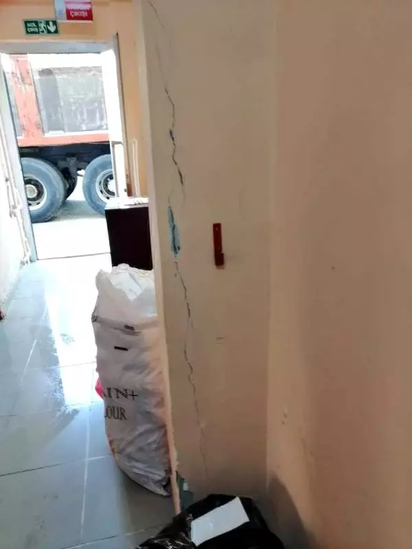 Depremde hasar gören marmara ereğlisi kaymakamlığı taşınıyor Depremde hasar gören marmara ereğlisi kaymakamlığı taşınıyor