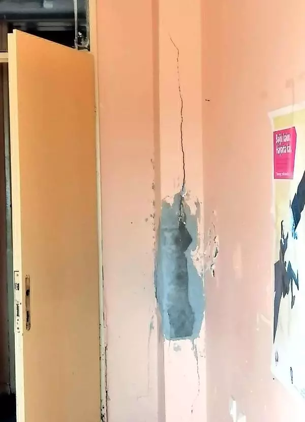 Depremde hasar gören marmara ereğlisi kaymakamlığı taşınıyor Depremde hasar gören marmara ereğlisi kaymakamlığı taşınıyor