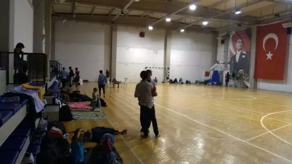 Foça'da 62 kaçak göçmen ile 2 türk organizatör yakalandı