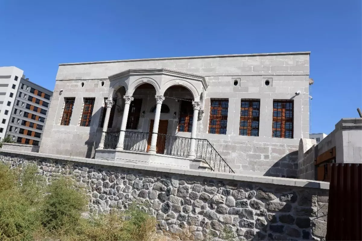 geleneksel kayseri evi ni yansitan filinta nin konagi hizmete hazir