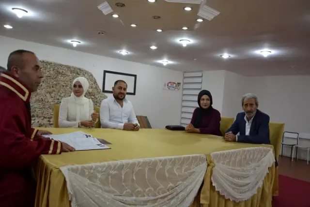 İşitme engelli çiftin nikahı işaret diliyle kıyıldı