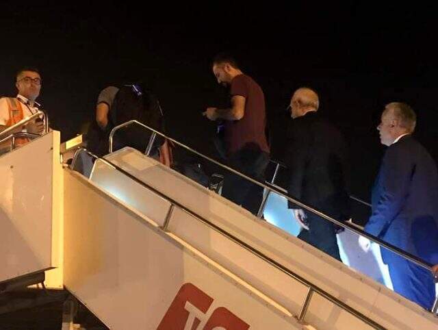 Kılıçdaroğlu vatandaşlarla uçak kuyruğuna girdi
