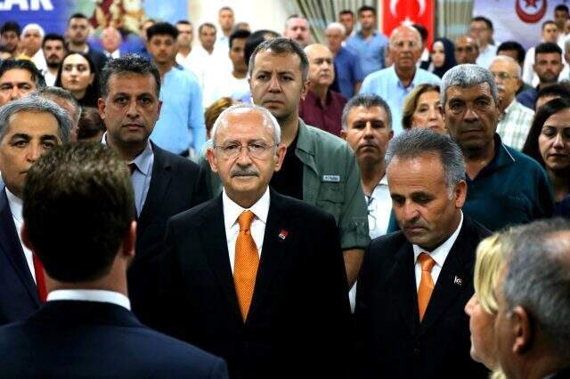Kılıçdaroğlu vatandaşlarla uçak kuyruğuna girdi