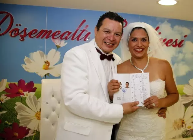 Kuzey Amerika'dan Antalya'ya uzanan aşk hikayesi Kuzey Amerika'dan Antalya'ya uzanan aşk hikayesi