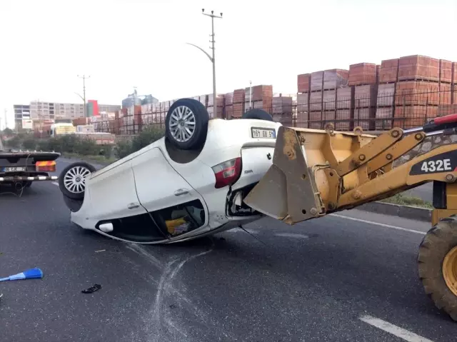 Manisa'da trafik kazası: 2 yaralı Manisa'da trafik kazası: 2 yaralı
