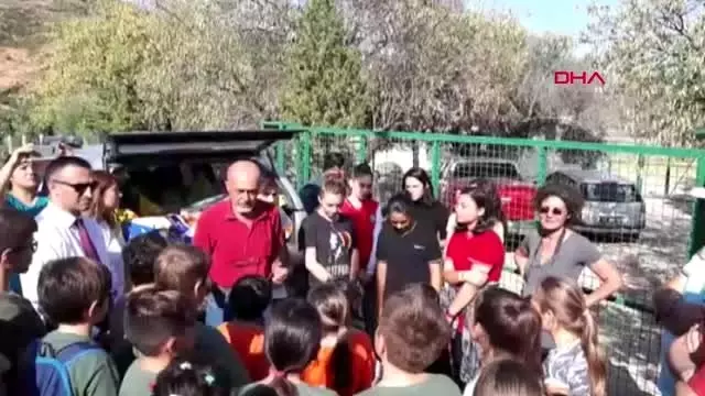 Muğla datça'da öğrencilerden barınaktaki hayvanlara mama desteği Muğla datça'da öğrencilerden barınaktaki hayvanlara mama desteği