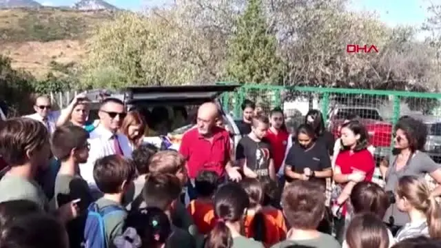 Muğla datça'da öğrencilerden barınaktaki hayvanlara mama desteği Muğla datça'da öğrencilerden barınaktaki hayvanlara mama desteği
