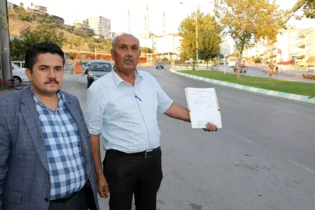 Otomobil çocuğa böyle çarptı Otomobil çocuğa böyle çarptı