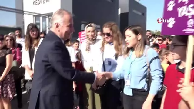 Peçeli baykuş 4 Ekim Dünya Hayvanları Koruma Günü'nde ilgi odağı oldu