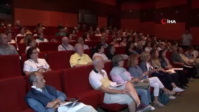 Prof. Dr. Çotuksöken 'Felsefenin dört duvar arasında kalmasından yana değiliz' Prof. Dr. Çotuksöken 'Felsefenin dört duvar arasında kalmasından yana değiliz'
