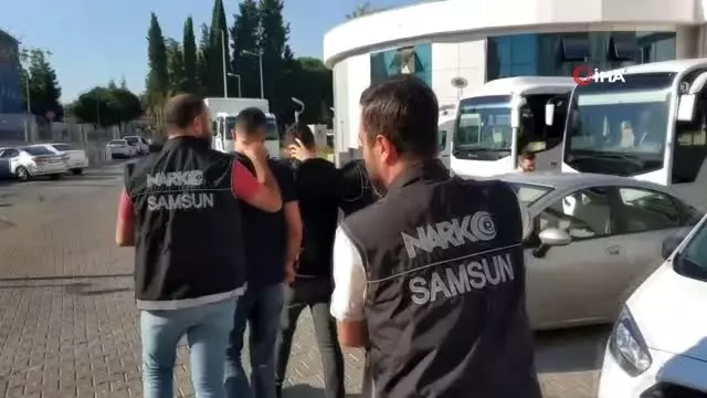 Samsun'da uyuşturucu ticaretinden yakalanan 8 kişi adliyeye sevk edildi Samsun'da uyuşturucu ticaretinden yakalanan 8 kişi adliyeye sevk edildi