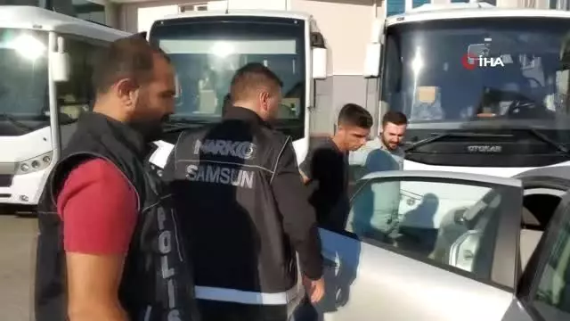 Samsun'da uyuşturucu ticaretinden yakalanan 8 kişi adliyeye sevk edildi Samsun'da uyuşturucu ticaretinden yakalanan 8 kişi adliyeye sevk edildi