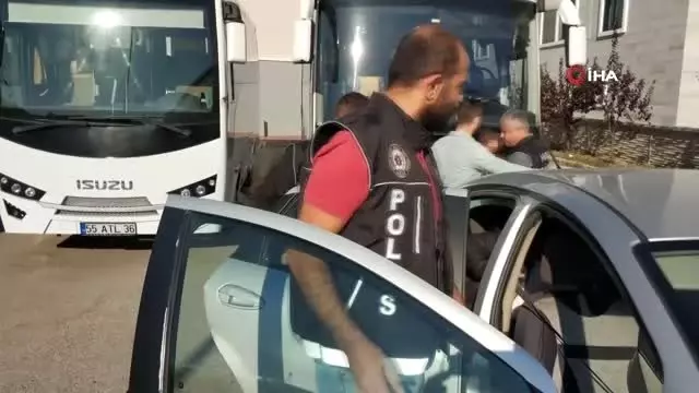 Samsun'da uyuşturucu ticaretinden yakalanan 8 kişi adliyeye sevk edildi Samsun'da uyuşturucu ticaretinden yakalanan 8 kişi adliyeye sevk edildi