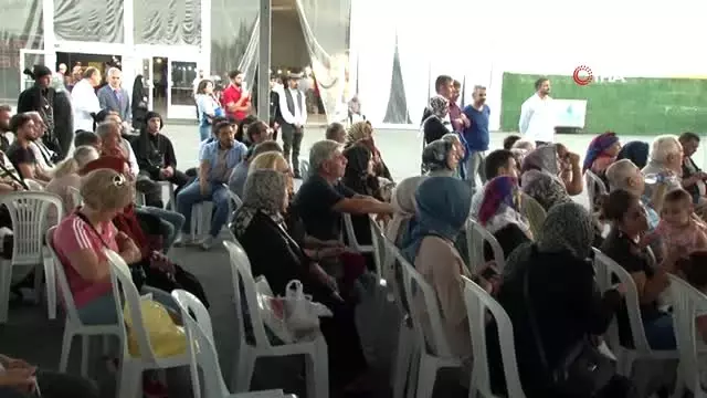 Ulaştırma ve Altyapı Bakanı Turhan, Trabzon günlerini ziyaret etti Ulaştırma ve Altyapı Bakanı Turhan, Trabzon günlerini ziyaret etti