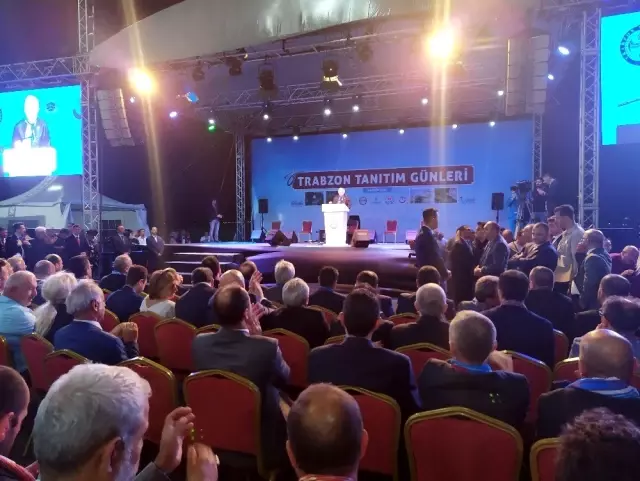 Ulaştırma ve Altyapı Bakanı Turhan 'Trabzon Günleri'ni ziyaret etti Ulaştırma ve Altyapı Bakanı Turhan 'Trabzon Günleri'ni ziyaret etti