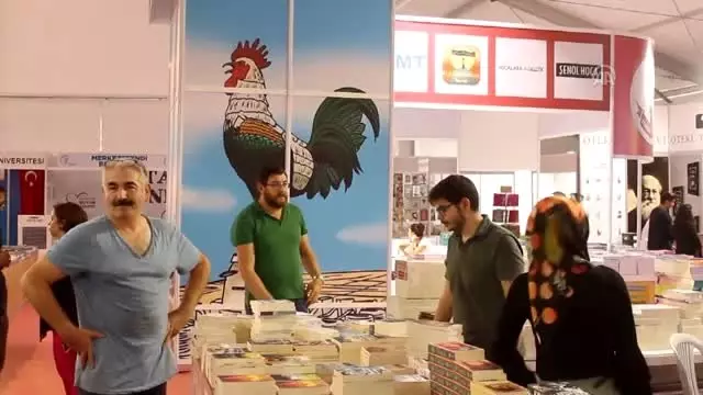 Yazar Aydın Ilgaz, 'Kitap Günleri' etkinliğine katıldı Yazar Aydın Ilgaz, 'Kitap Günleri' etkinliğine katıldı
