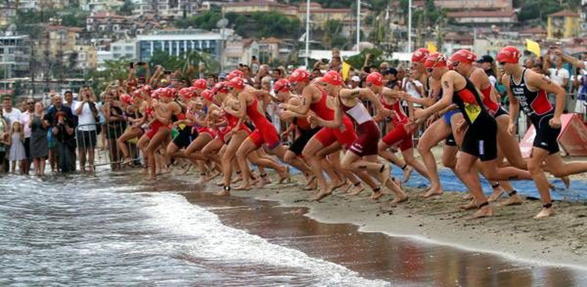 Alanya triatlonu'nda ilk gün yarışları koşuldu