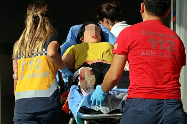 Antalya'da genç kızların sosyal medyadaki hakaret kavgasında kan aktı