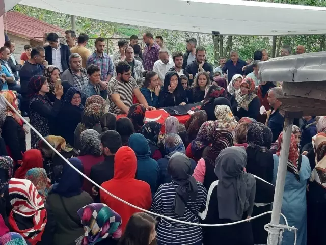 Berkay göz yaşları arasında toprağa verildi