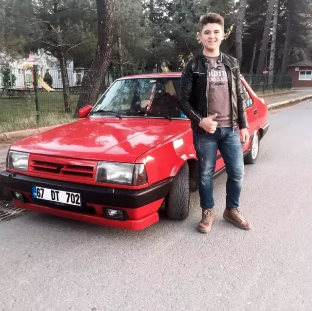 Berkay göz yaşları arasında toprağa verildi Berkay göz yaşları arasında toprağa verildi