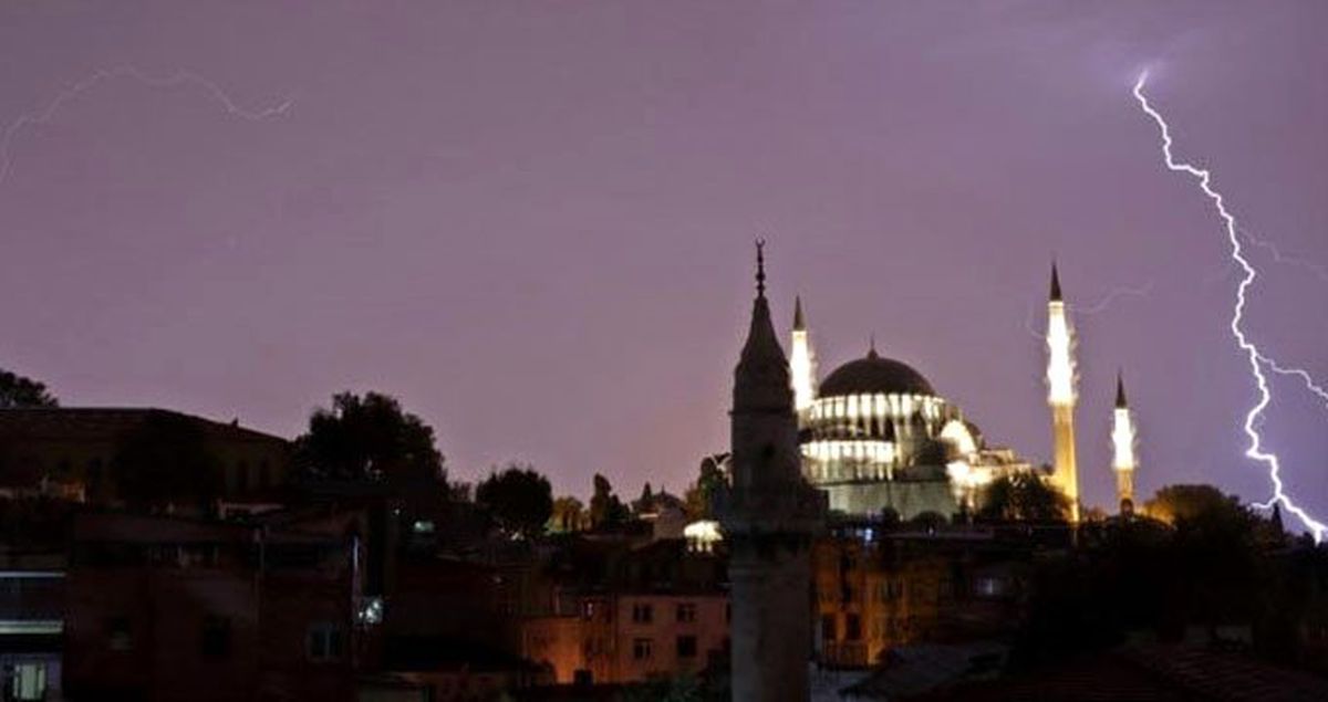 Bir uyarı da İstanbul Valiliği'nden: Gece saatlerinde sağanak yağış bekleniyor