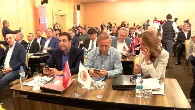 Kılıçdaroğlu konuşmasını yarıda kesince, AK Parti'yle CHP'nin anlaştığı ortaya çıktı Kılıçdaroğlu konuşmasını yarıda kesince, AK Parti'yle CHP'nin anlaştığı ortaya çıktı