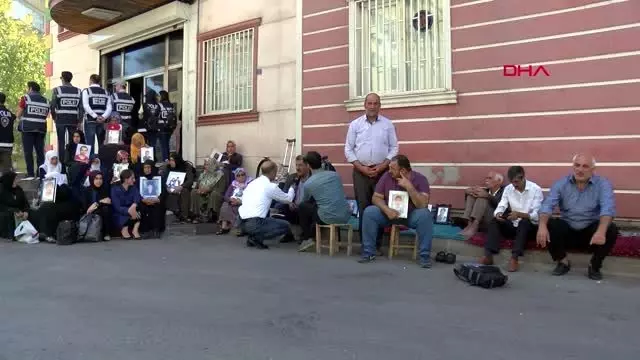 Diyarbakır hdp önündeki eylemde 33'üncü gün; aile sayısı 52 oldu Diyarbakır hdp önündeki eylemde 33'üncü gün; aile sayısı 52 oldu
