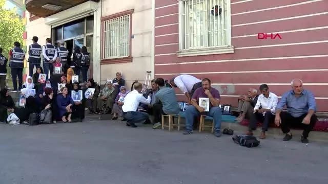Diyarbakır hdp önündeki eylemde 33'üncü gün; aile sayısı 52 oldu Diyarbakır hdp önündeki eylemde 33'üncü gün; aile sayısı 52 oldu