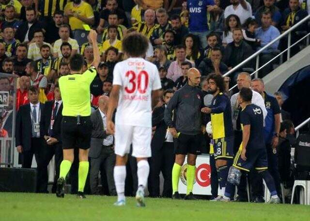 Emre Belözoğlu kenarda çılgına döndü