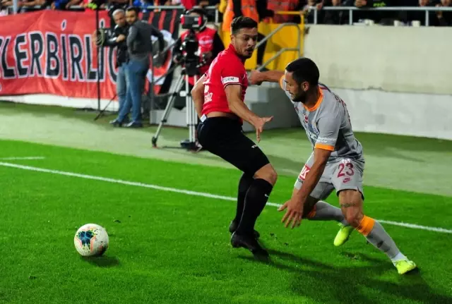 Galatasaray, 'Gençler'e takıldı Galatasaray, 'Gençler'e takıldı