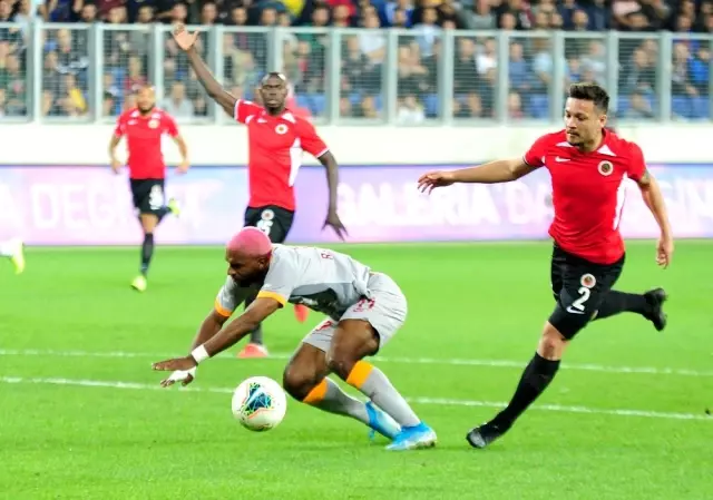Galatasaray, 'Gençler'e takıldı Galatasaray, 'Gençler'e takıldı